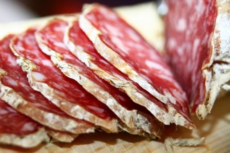 Tagliere con salame nostrano